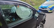 Miłakowo: Volkswagen uderzył w drzewo, kierująca trafiła do szpitala