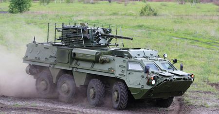 BTR-4 Bucefał. Ukraiński transporter niszczy rosyjskie czołgi