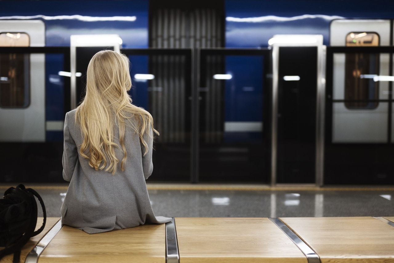 Nocnym pociągiem przez Polskę. Co warto wiedzieć przed podróżą?