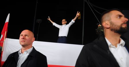W PiS myślą: "znakomicie". Jeszcze chwila przy korycie [OPINIA]