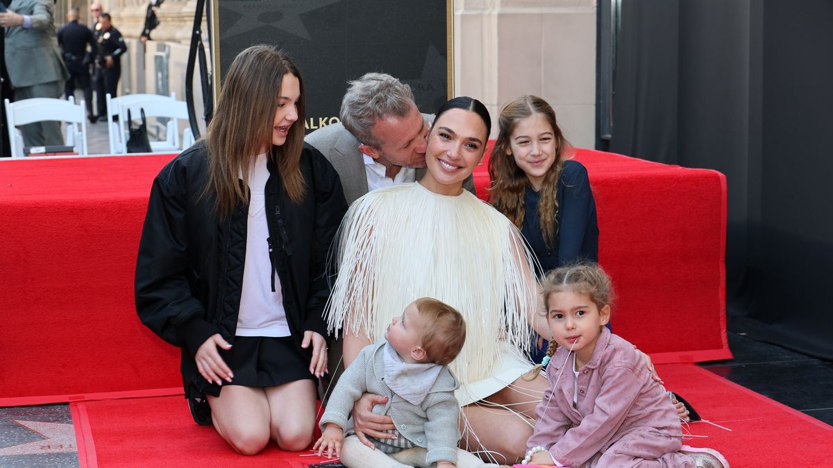 HOLLYWOOD, CALIFORNIA - MARCH 18: (L-R) Alma Varsano, Jaron Varsano, Ori Varsano, Gal Gadot, Maya Varsano and Daniella Varsano attend the ceremony honoring Gal Gadot with a Star on the Hollywood Walk of Fame on March 18, 2025 in Hollywood, California. (Photo by Frazer Harrison/Getty Images)
