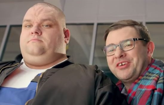 Tomasz Karolak z ochroną reklamuje Neostradę w Orange dla Firm (wideo)