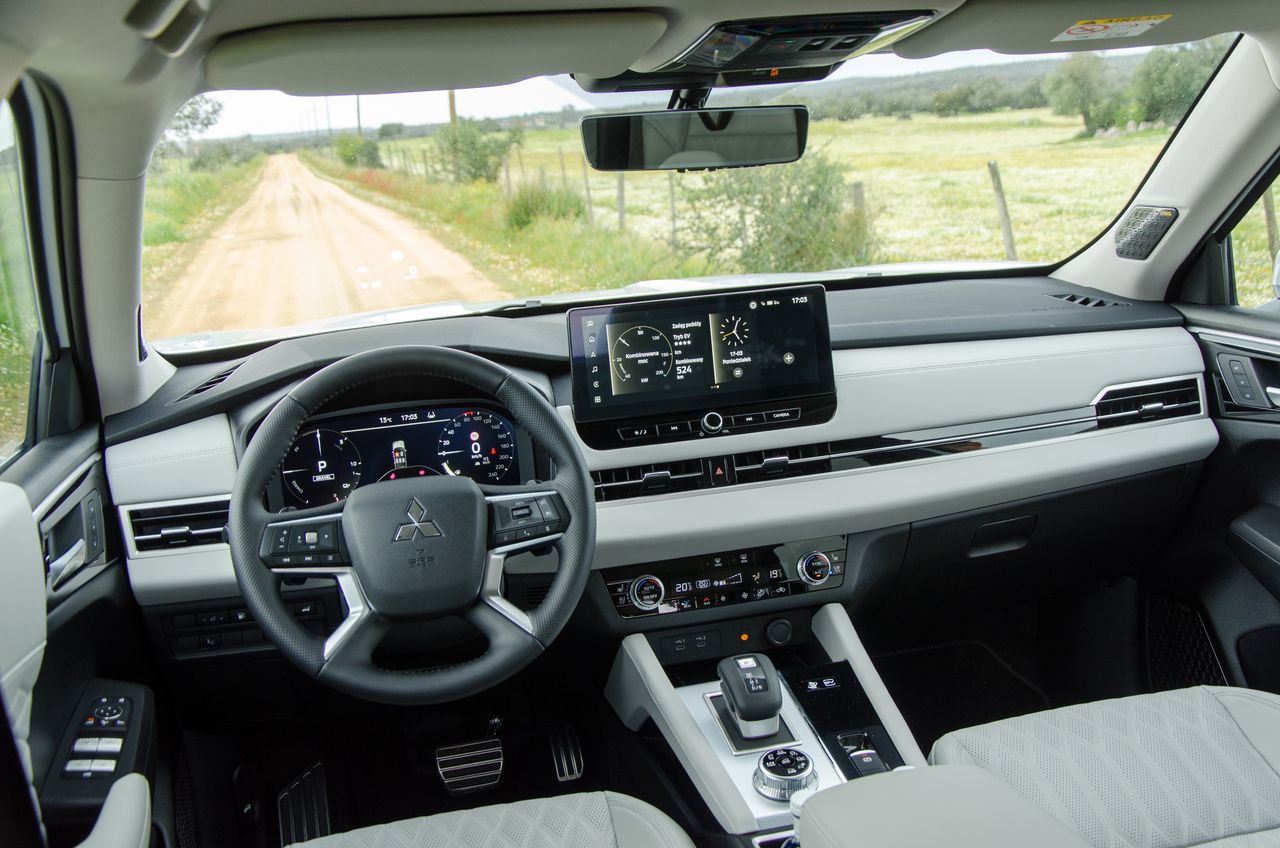 Mitsubishi Outlander PHEV (2025)