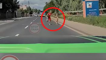 Babcia, a obok dziecko. Skandaliczne sceny. Ludzie aż się gotują