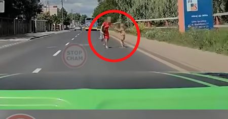 Babcia, a obok dziecko. Skandaliczne sceny. Ludzie aż się gotują