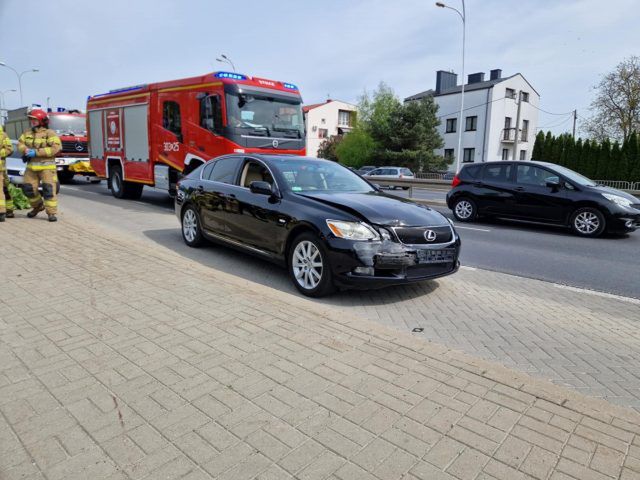 fot. lublin112.pl  Jeden zatrzymał się przed światłami, drugi nie zdążył