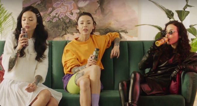 Anielica i diablica reklamują przekąski Foodini w Żabce (wideo)