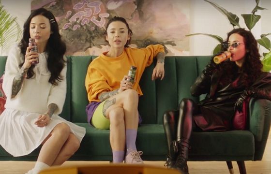 Anielica i diablica reklamują przekąski Foodini w Żabce (wideo)