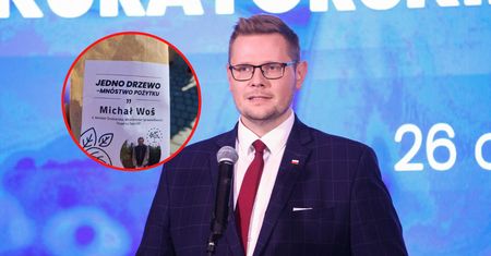 Sadzonki ze zdjęciem ministra. Woś się tłumaczy