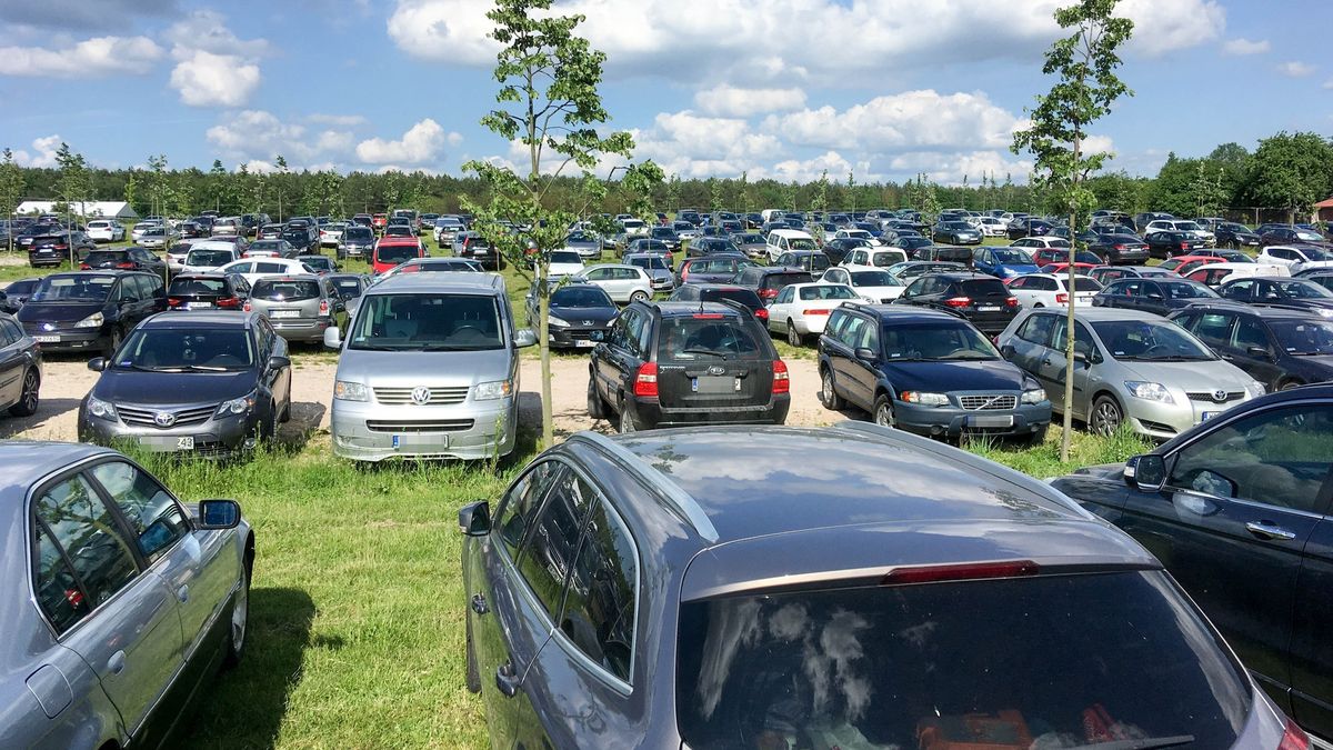 To, że nie jeździmy "nówkami" widać na ulicach i parkingach