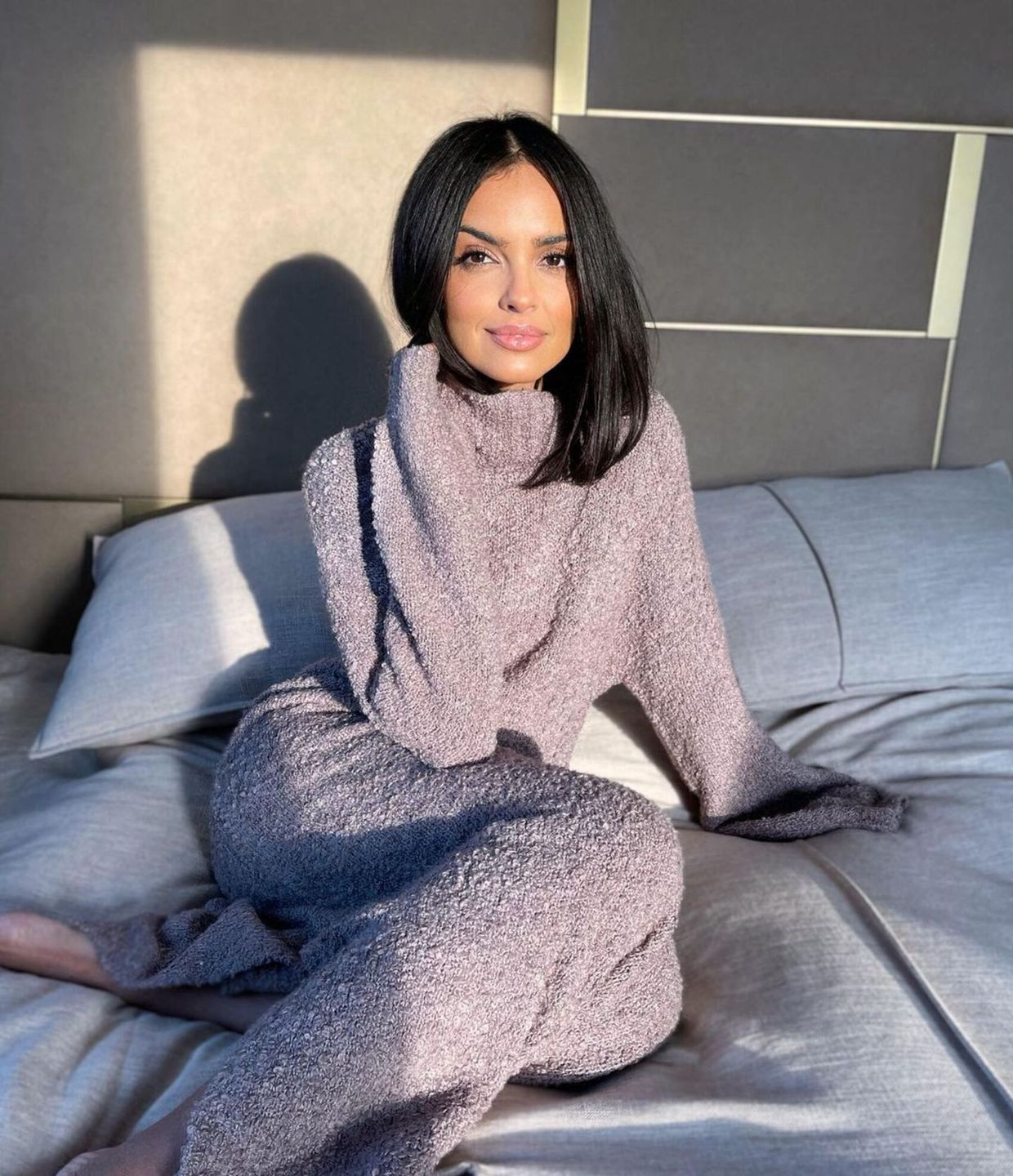 Klaudia El Dursi w dzianinowej sukience z golfem