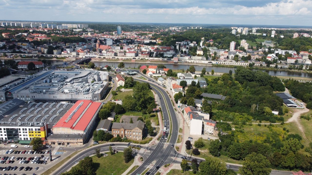 Gorzów: NoVa Park, Media Expert, Świat Książki i kino na parkingu