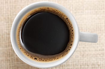 Chce ci się spać po kawie? To nie jest przypadek, ale mało kto o tym wie