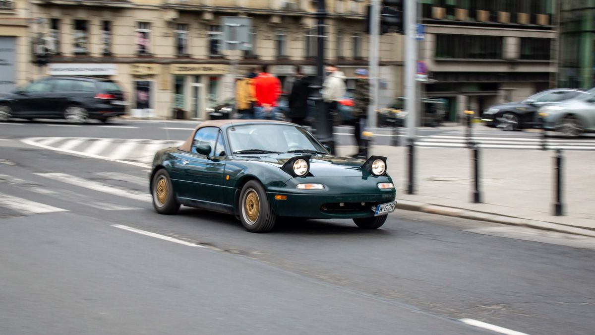 Mazda MX-5 NA jest już pełnoprawnym youngtimerem