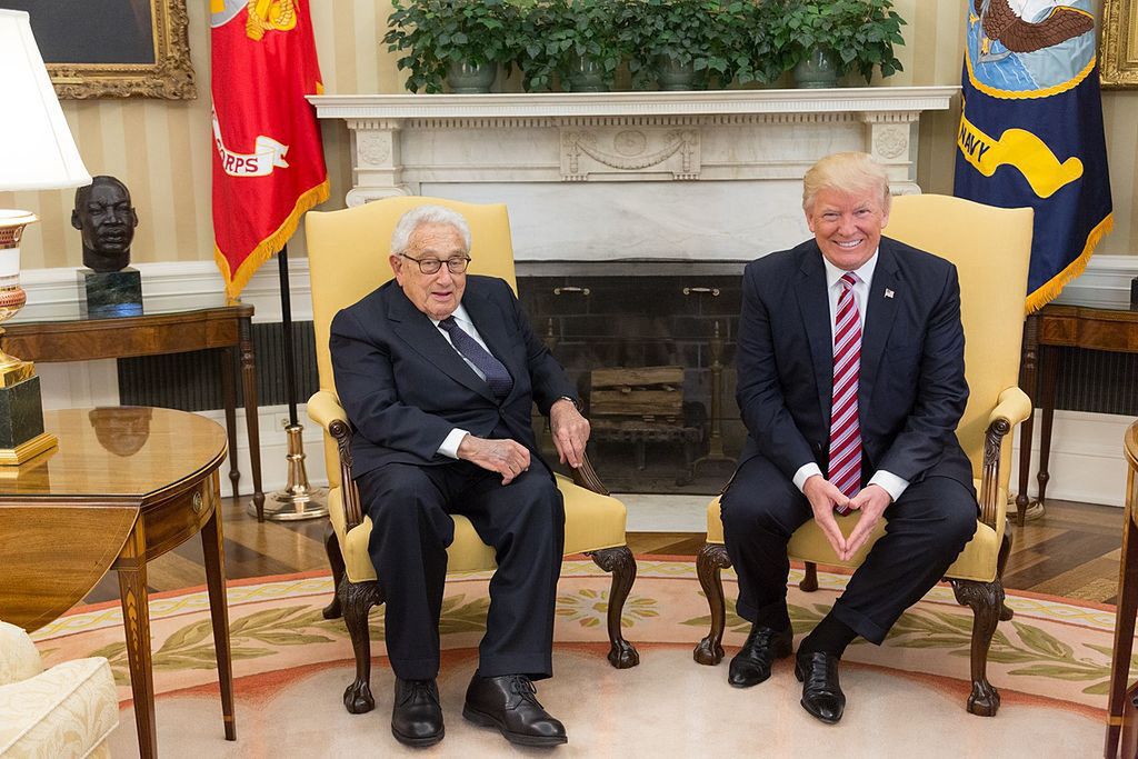 Henry Kissinger i Donald Trump w 2017 r.