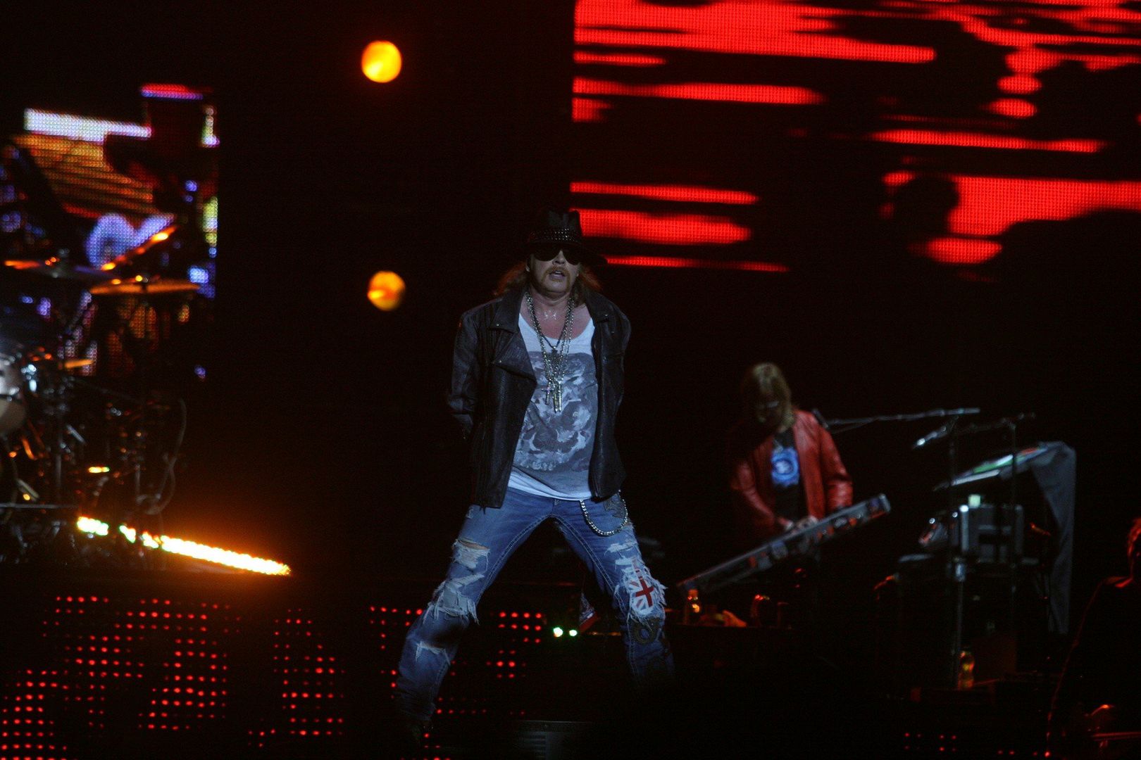 Tak Axl Rose wyglądał w 2012 roku. Na zdjęciu w trakcie koncertu w Polsce. 