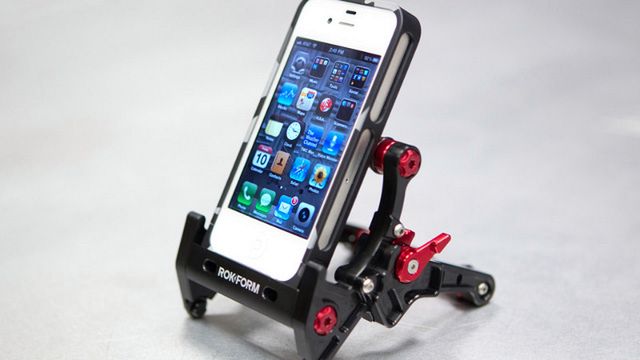 Najbardziej przekombinowany stojak do iPhone'a na rynku 2