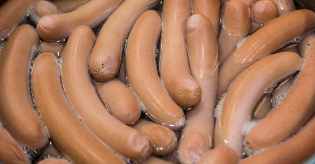 Listeria w serdelkach. Nie jedz, na zwrot masz czas do 1 września