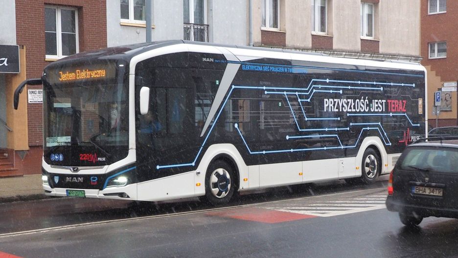 TESTOWY AUTOBUS ELEKTRYCZNY - ARCHIWUM