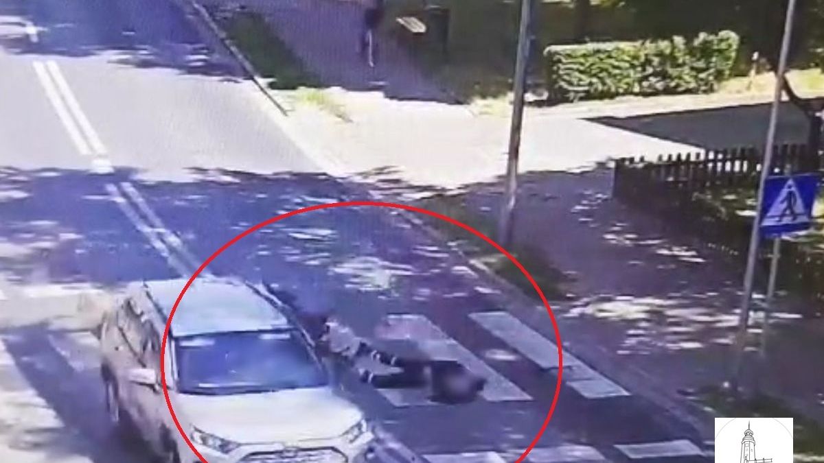 Zderzenie samochodu osobowego z wózkiem inwalidzkim wyglądało bardzo poważnie