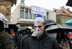 Obostrzenia w żółtej i czerwonej strefie. Czy Polacy poprawnie noszą maseczki? (Badanie)