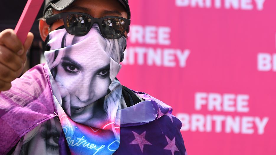 Los Angeles, CA. September 29, 2021:  Britney Spears fans rally outside the courthouse before the announcement that Britney Spears father, Jamie spears, is suspended from her conservatorship in Los Angeles Wednesday.  (Wally Skalij/Los Angeles Times via Getty Images)