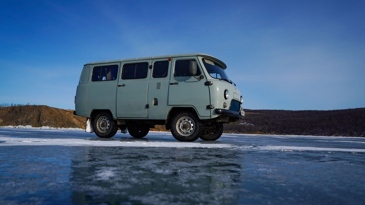 Przejażdżki po zamarznięty Bajkale to popularna, ale zabronona a