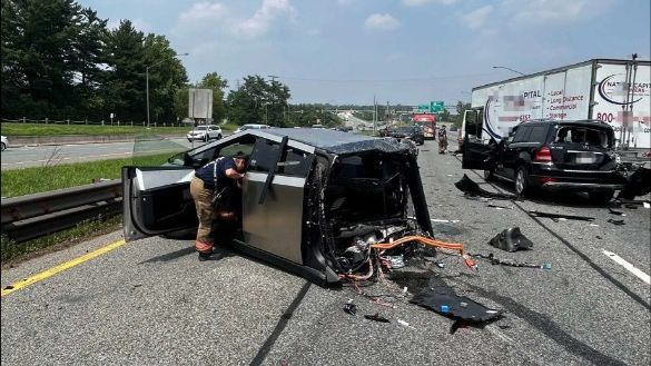 Uszkodzona Tesla Cybertruck