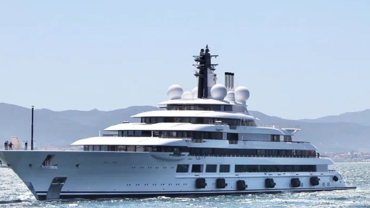Superjacht prawdopodobnie należy do Władimira Putina.