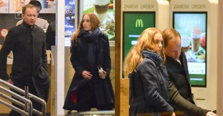 Maciej Stuhr z żoną (?) w McDonaldzie (ZDJĘCIA)