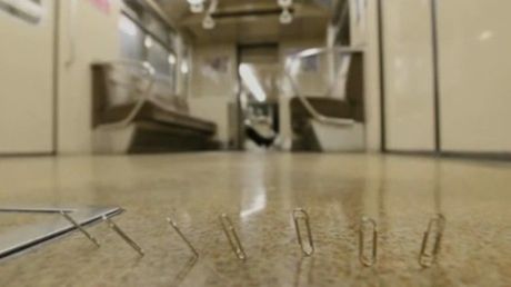 Taniec spinaczy w elektromagnetycznym japońskim pociagu (wideo) 1