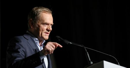 Mocny wpis Tuska. Gorzka odpowiedź senatora PiS