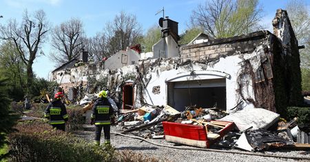 Mazowieckie. Pożar dworku koło Legionowa. Na miejscu 28 zastępów straży pożarnej