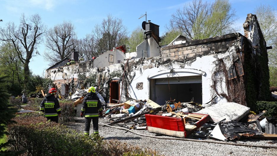 Mazowieckie. Pożar dworku koło Legionowa. Na miejscu 28 zastępów straży pożarnej