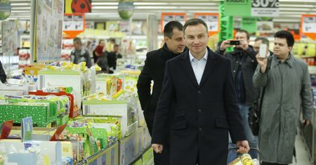 Sprawdzili, ile kosztuje "koszyk Dudy". Wzrost cen przyprawia o zawrót głowy