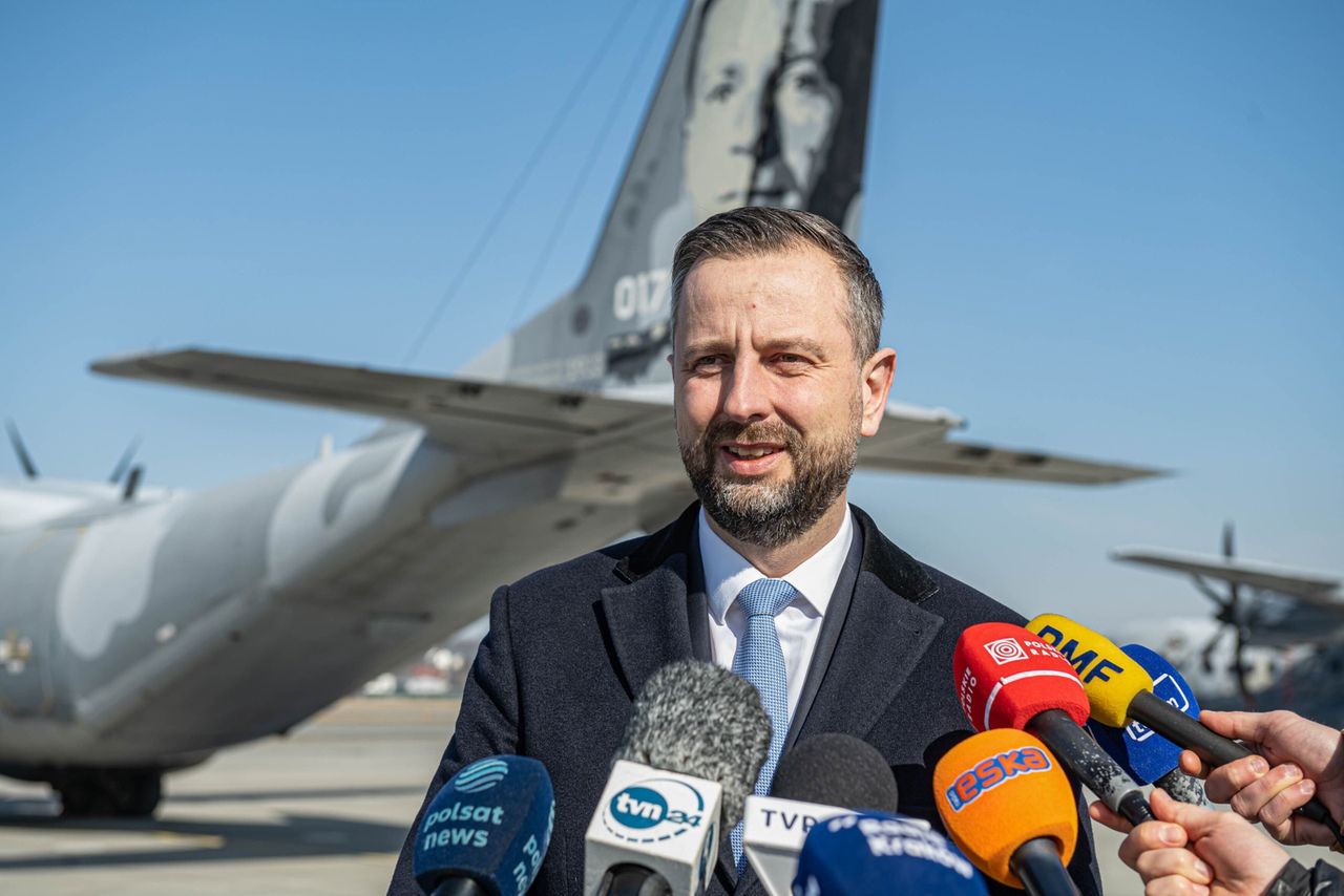 "Tu i teraz". Szef MON odpowiada na propozycję Nawrockiego i Glapińskiego