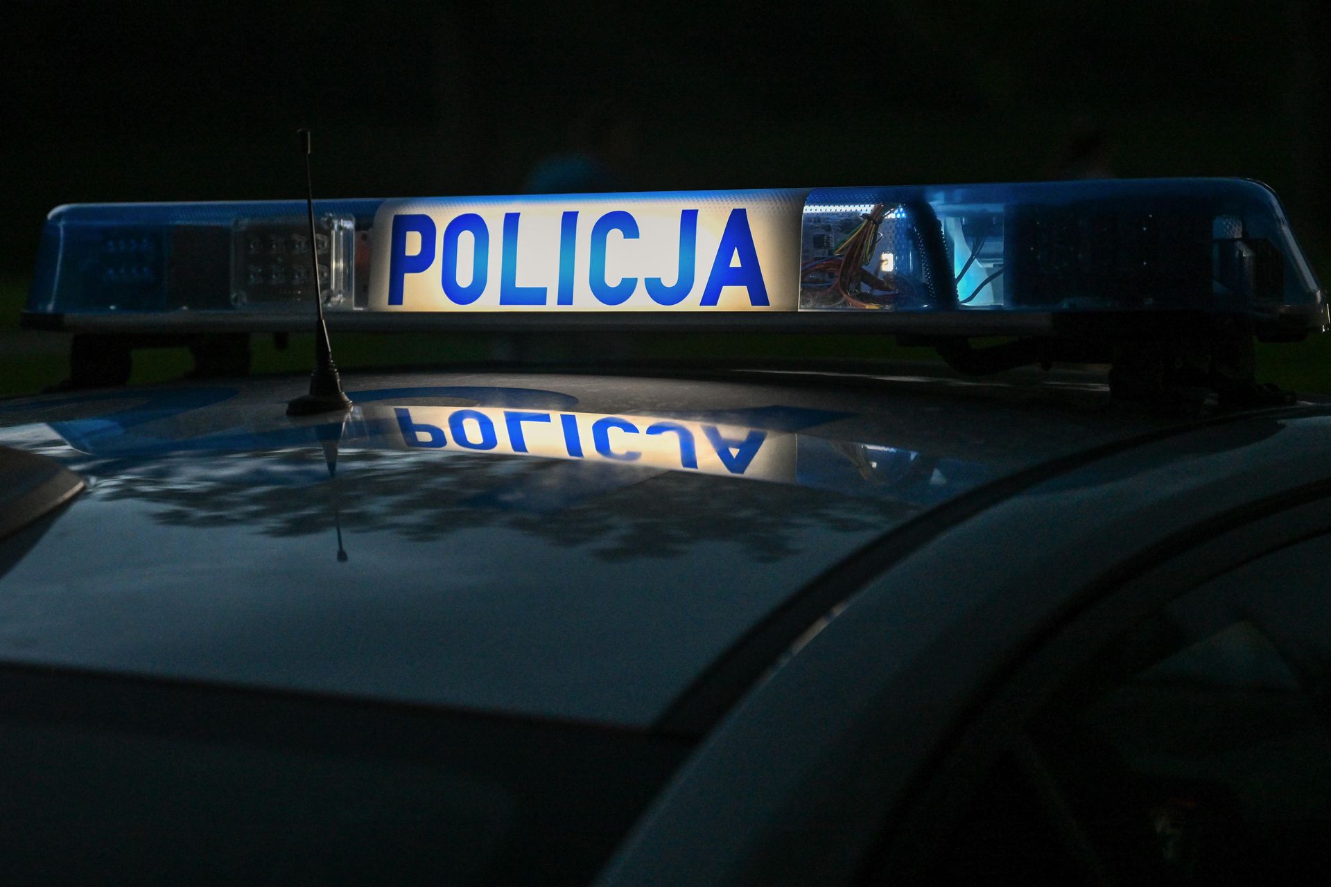 Poważna kolizja na ul. Bema w Rydułtowach – auto wypadło z drogi
