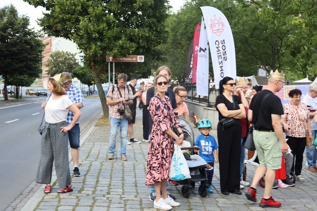 Gniezno obchodzi tysiąclecie koronacji. Średniowieczny pochód przeszedł przez centrum