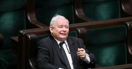 PiS z niemal dwukrotną przewagą nad KO. Najnowszy sondaż CBOS