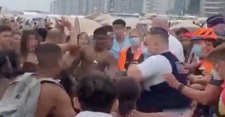 Wielka bitwa na plaży. Latały parasole, ludzie okładali się leżakami