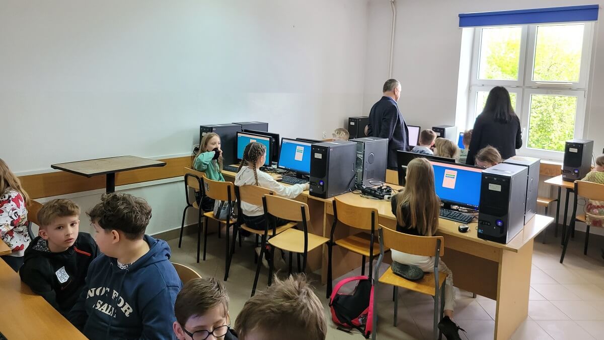dzieci, warsztaty „WMITksuj się w technologię”