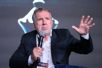 Atomowy projekt się komplikuje. Polski gigant i miliarder różnią się