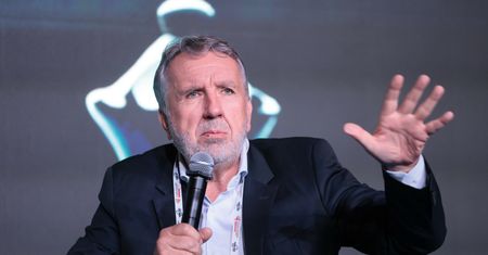 Atomowy projekt się komplikuje. Polski gigant i miliarder różnią się