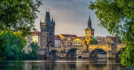 "Polski cud nie jest aż tak cudowny". Ekspert porównał nas z Czechami