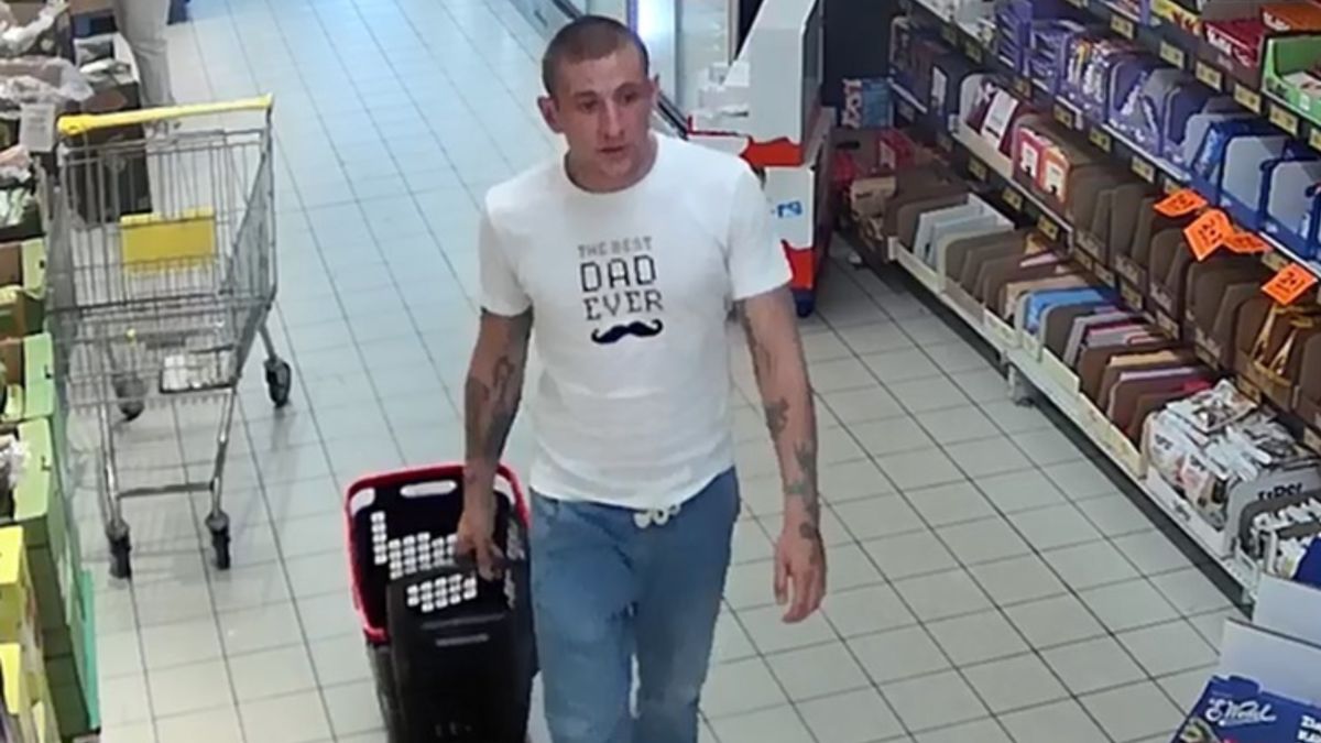 Ukradł 12 sztuk kawy w Biedronce.