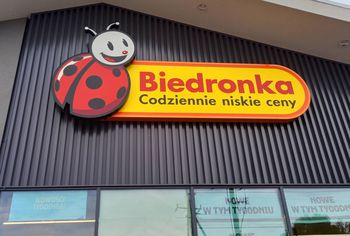 Korzystasz z kas samoobsługowych w Biedronce? Tych błędów unikaj