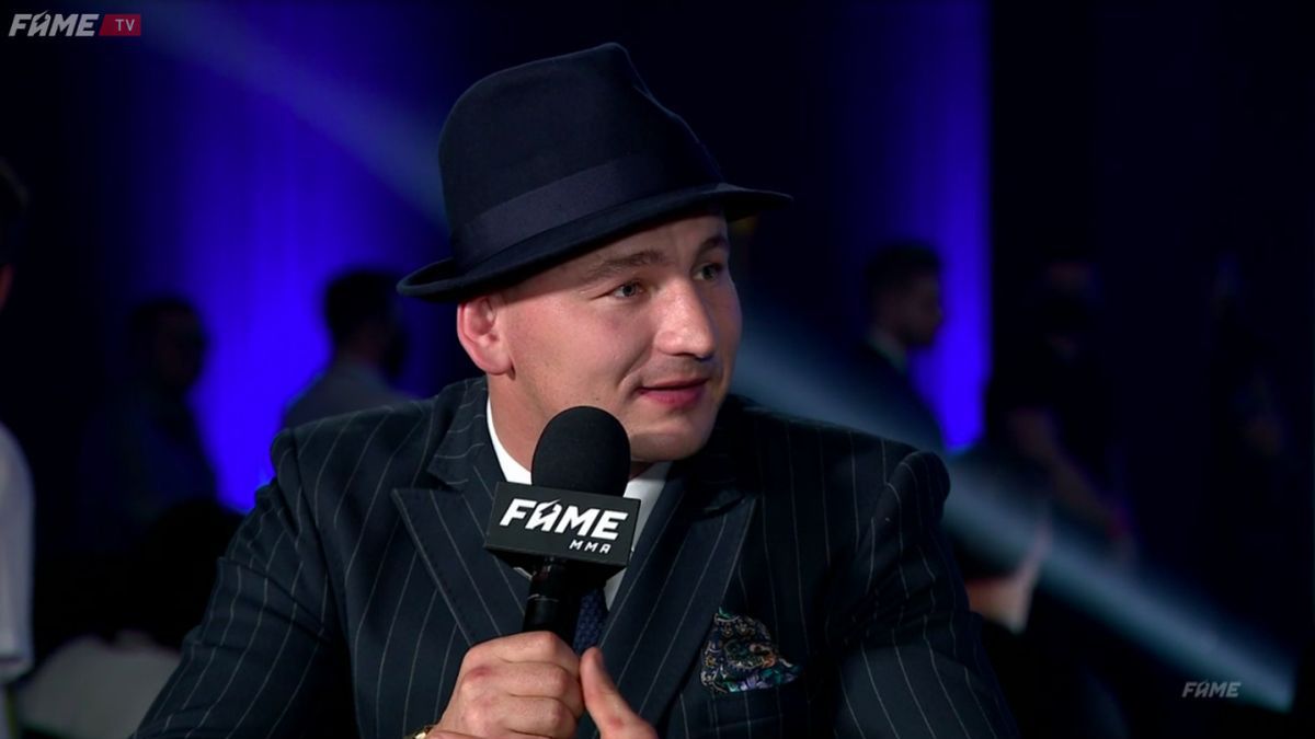 Artur Szpilka w studiu podczas Fame MMA 9
