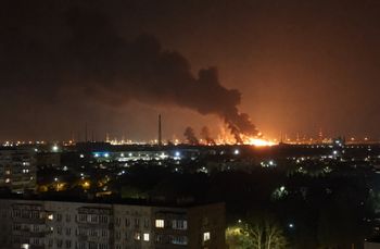 Setki dronów nad Rosją. Ukraina przeprowadziła zmasowany nocny atak, celem miała być m.in. rafineria