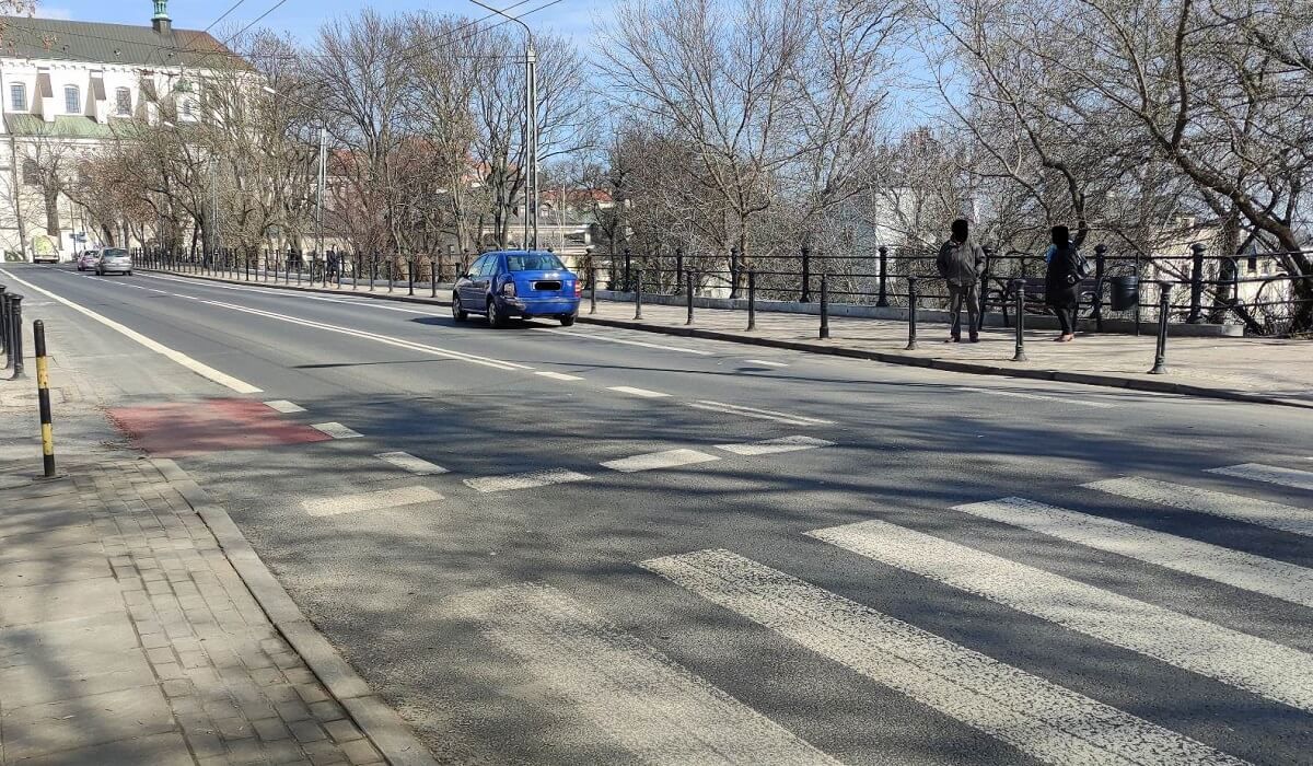 Uszkodzona skoda po zderzeniu z renaultem