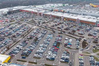 Centra handlowe przenoszą się do mniejszych miejscowości. Przyczyną koszt ziemi